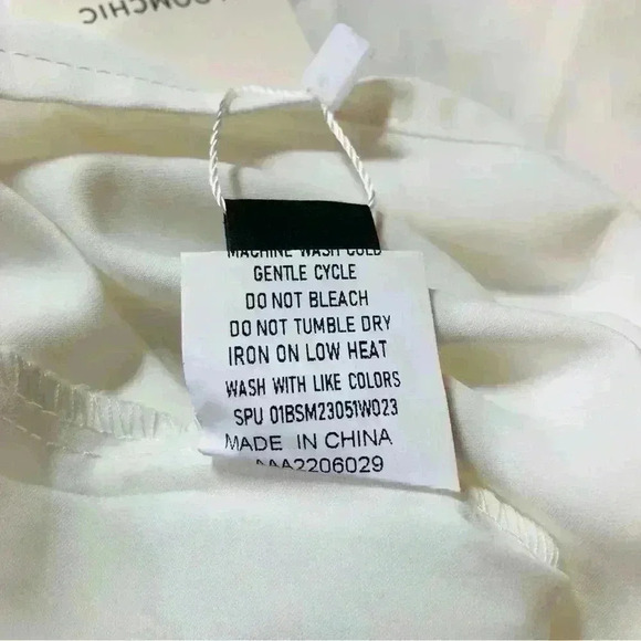 Bloomchic NWT White Rounded Neckline Faux Tab Sleeves with Button Detail Size 12 - Picture 11 of 12